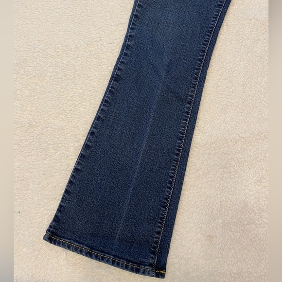 LEVI’S MODERN BOOTCUT JEAN. - Picture 10 of 15
